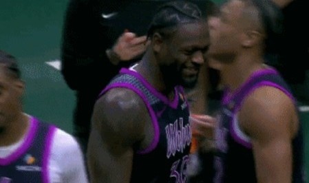 星空体育官网下载入口-强制打断！兰德尔持球刚起步突破森林狼叫停 兰德尔自己也乐了