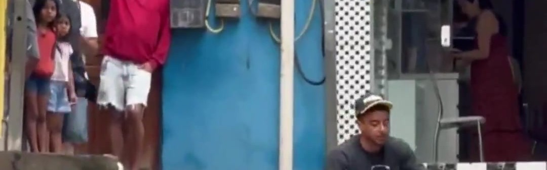 STAR SPORTS下载-巴媒：林加德在巴西贫民窟拍摄视频，融入当地文化